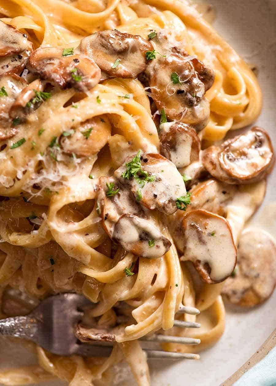 Delicious Vegetarian Creamy Mushroom Spaghetti: A Quick Family Favorite